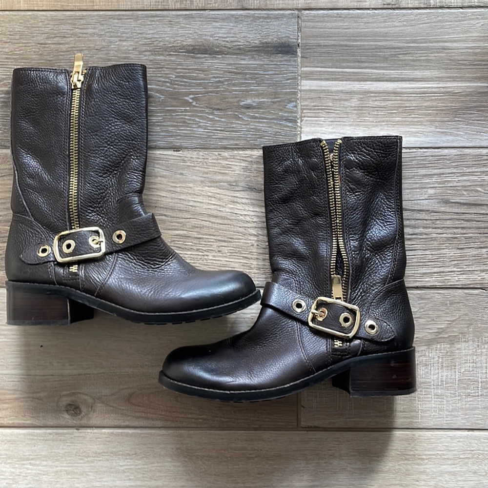 Beautiful combat booties dark brown leather with zipper on side and stone button